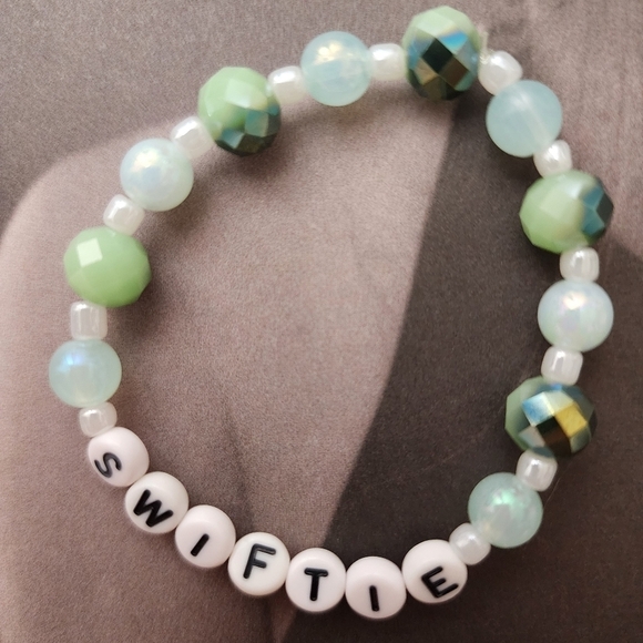 Taylor Swift Inspired Friendship Bracelets Set of 4 - Picture 5 of 5